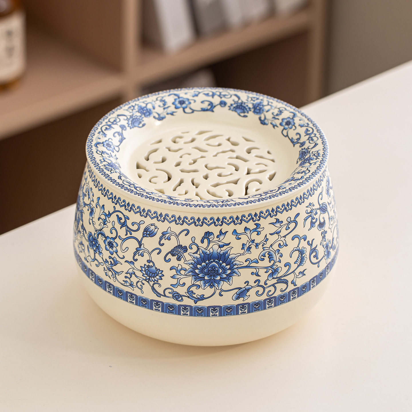 汝窑陶瓷家用茶台废水桶青花缠枝莲镂空花纹中式茶渣缸