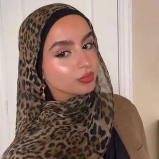 Women  Khimar Leopard Print   Dubai s ic Vintage Scarves Tur