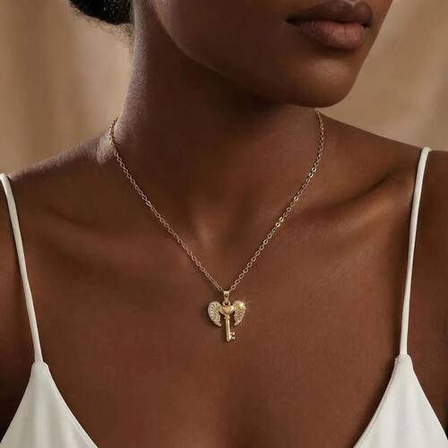Fashion Metal Wing Key Pendant Necklace for Women Exquisite