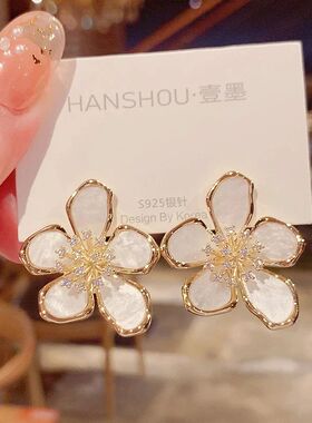 New Korea Jewelry Exaggerated White Acrylic Zircon Flower Ea