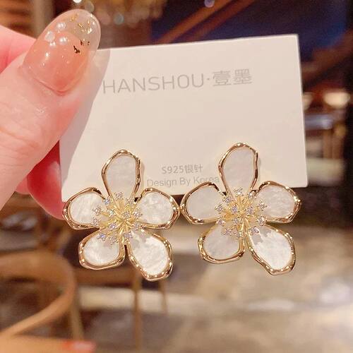New Korea Jewelry Exaggerated White Acrylic Zircon Flower Ea