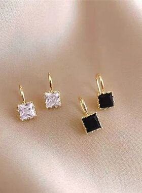 Simple Black Whie Square Crysal Pendan Small Earrings 2024 N
