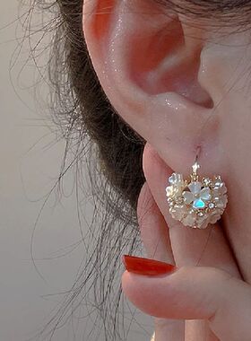 Korean New Exquisite Shell Flower Ball Earrings Fashion Temp