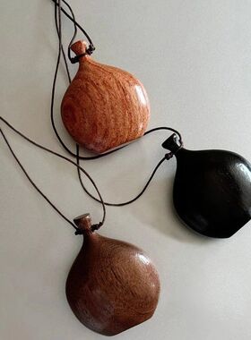 New Cue Lovely Brown Black Color Wood Flagon Long Pendan Nec