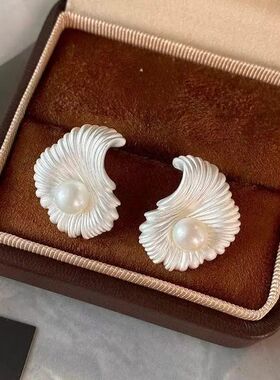Irregular Fan-Shaped Imitation Pearl Earrings for Women Vaca