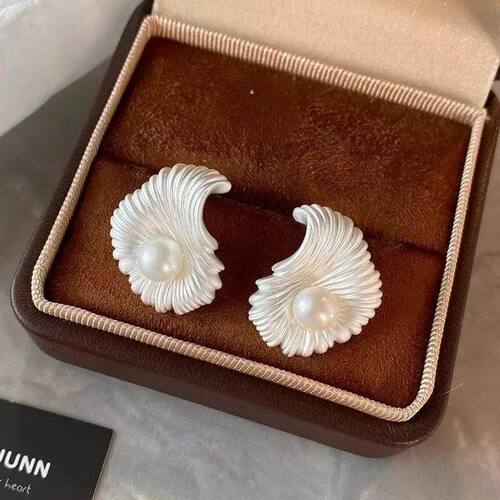Irregular Fan-Shaped Imitation Pearl Earrings for Women Vaca