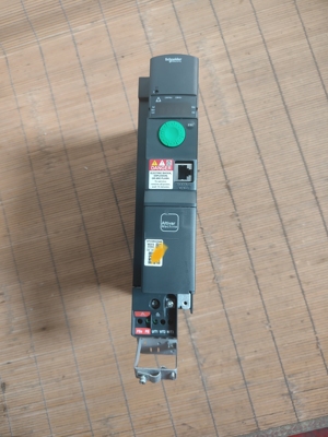 施耐德变频器ATV320U22N4B三相输入2.2kw二手包好提供技术支持