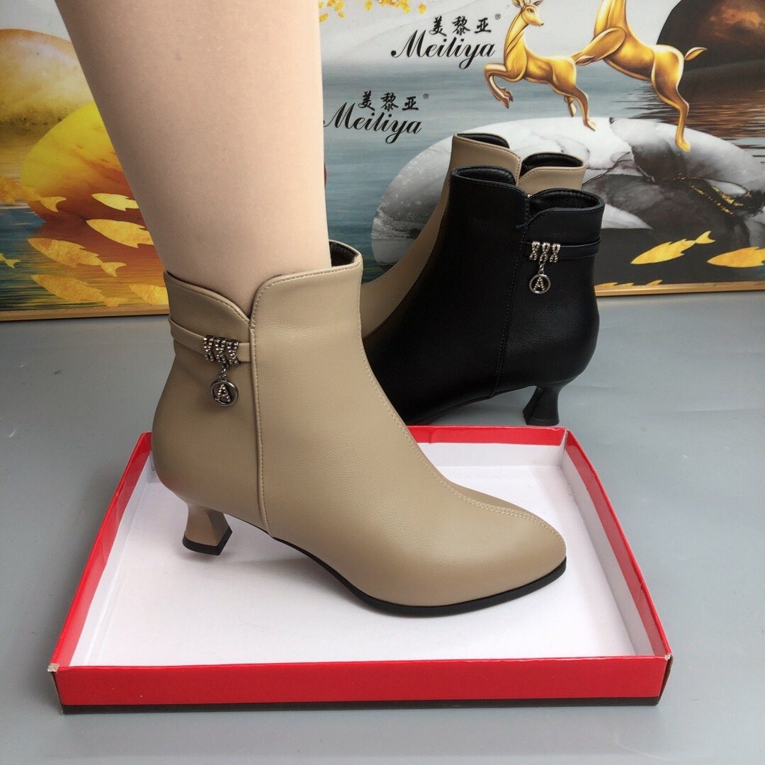 真皮短靴女2025秋冬新款尖头细跟