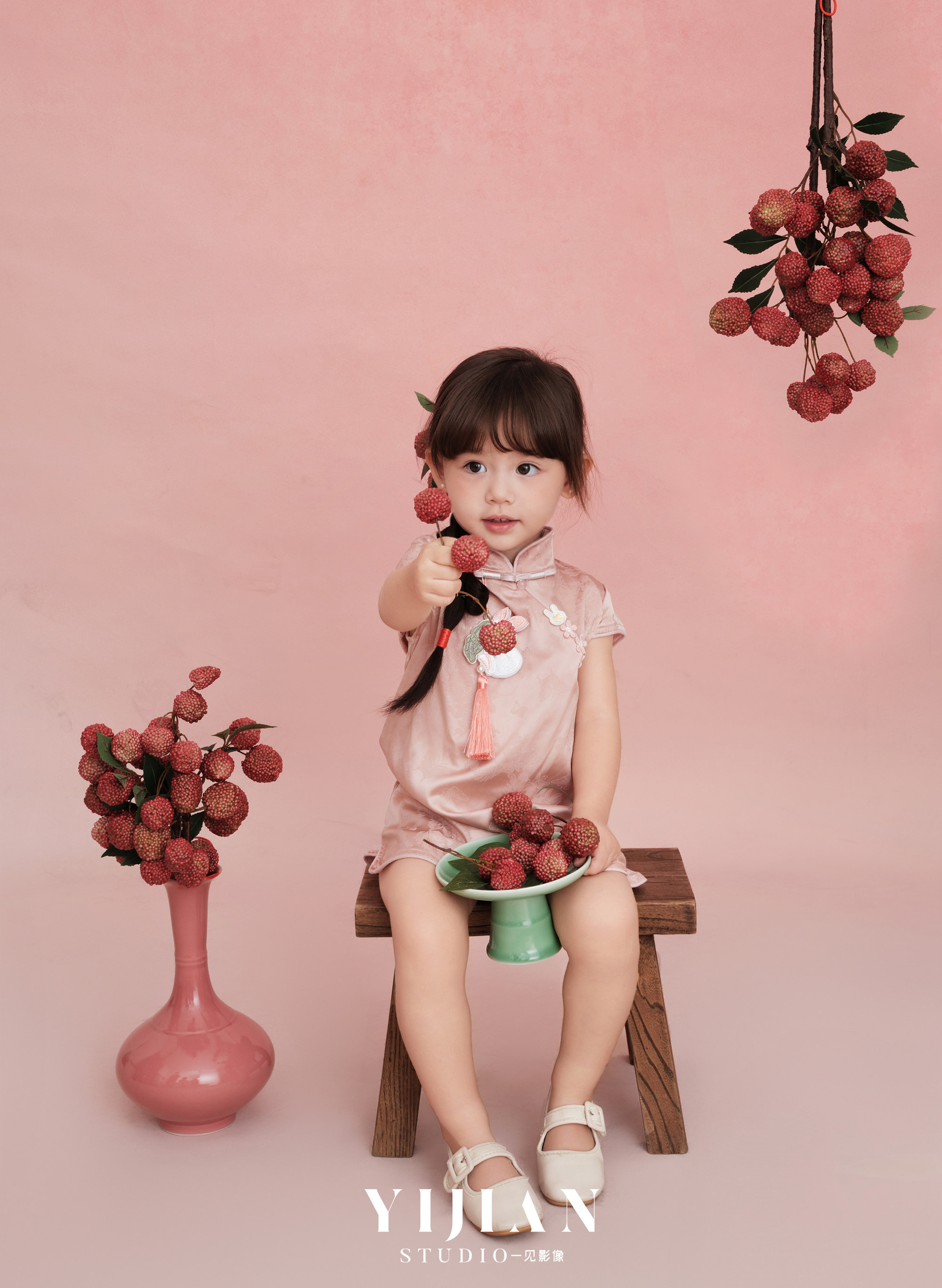 新款儿童摄影服装女童旗袍新中式国风长安的荔枝影楼拍照主题衣图片