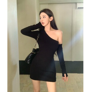 夜店辣妹性感斜肩露背黑色连衣裙小众设计修身包臀裙子女装2025年