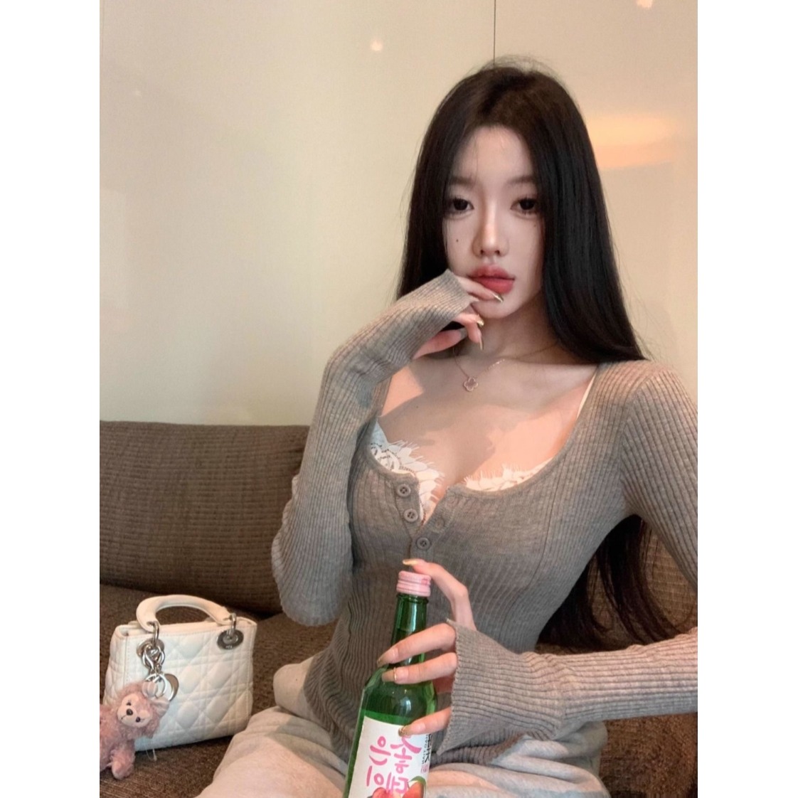 方领外穿灰色修身针织打底上衣女