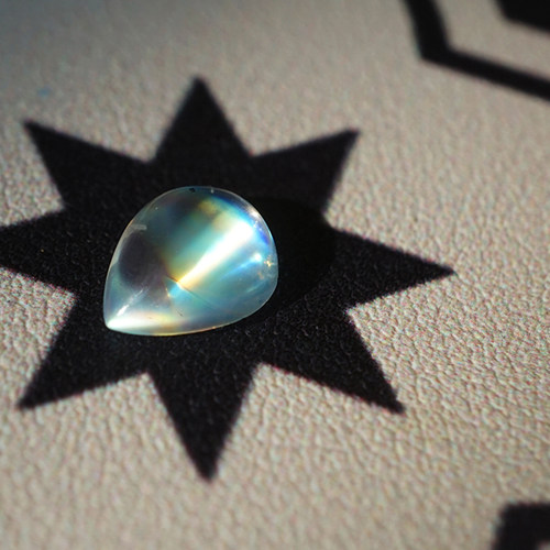 未镶嵌天然月光石印度彩虹水滴