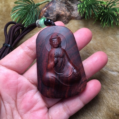 海南黄花梨木雕大日如来佛项链吊坠精雕生肖羊猴本命佛牌车挂件