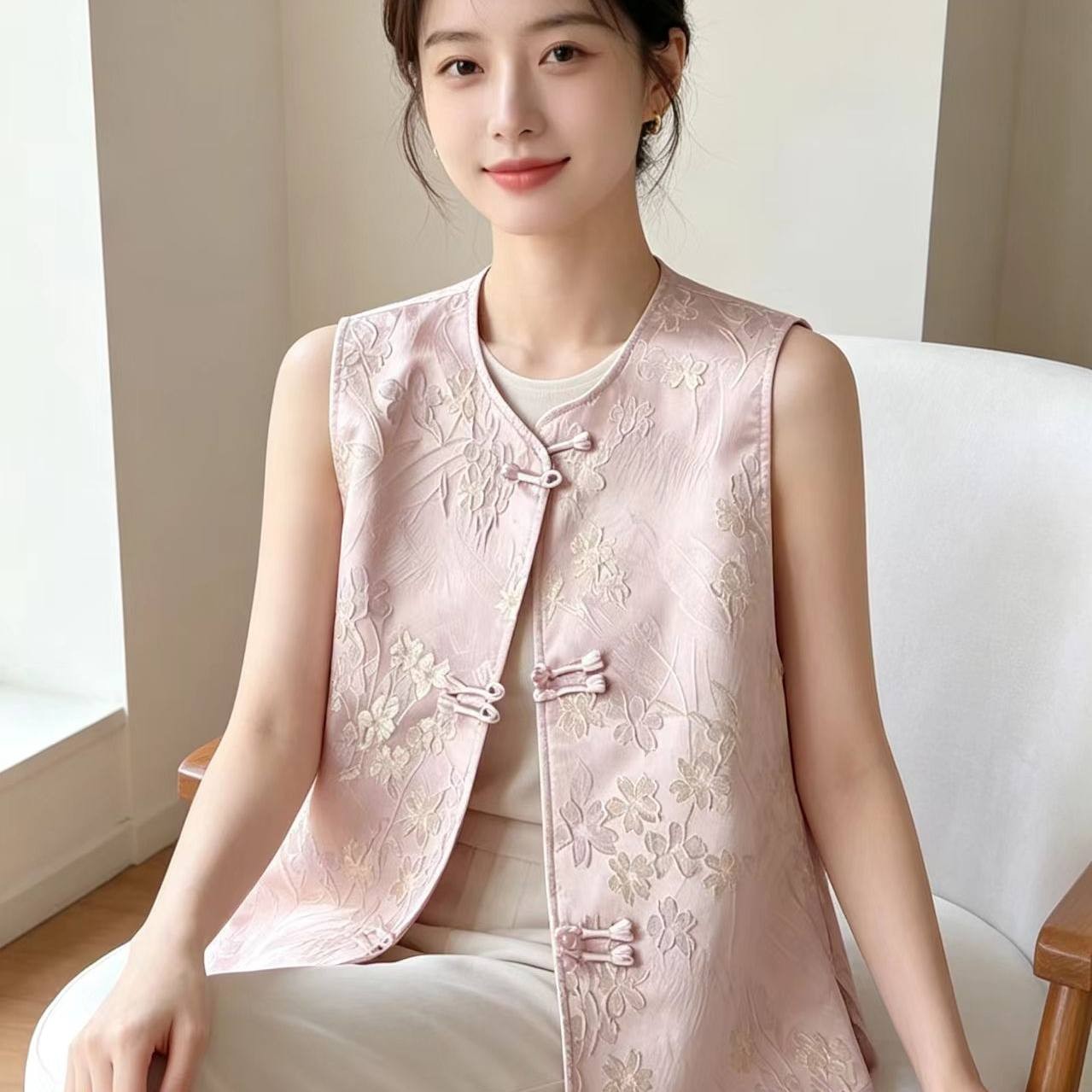 粉色花卉提花新中式对襟马甲女