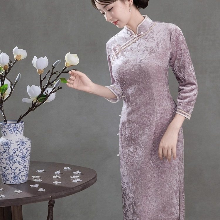 改良年轻款少女高级感旗袍2025新款秋冬季丝绒长袖新中式连衣裙图片