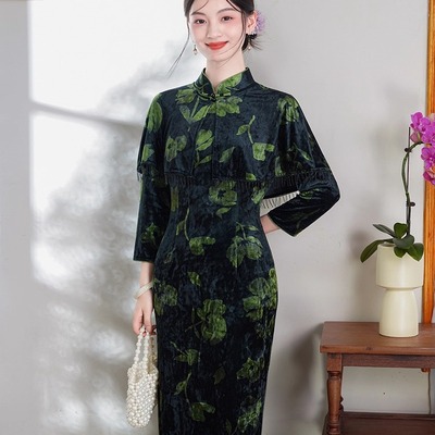 冬季丝绒披肩旗袍套装女新中式2025年新款改良复古高端大气上档次