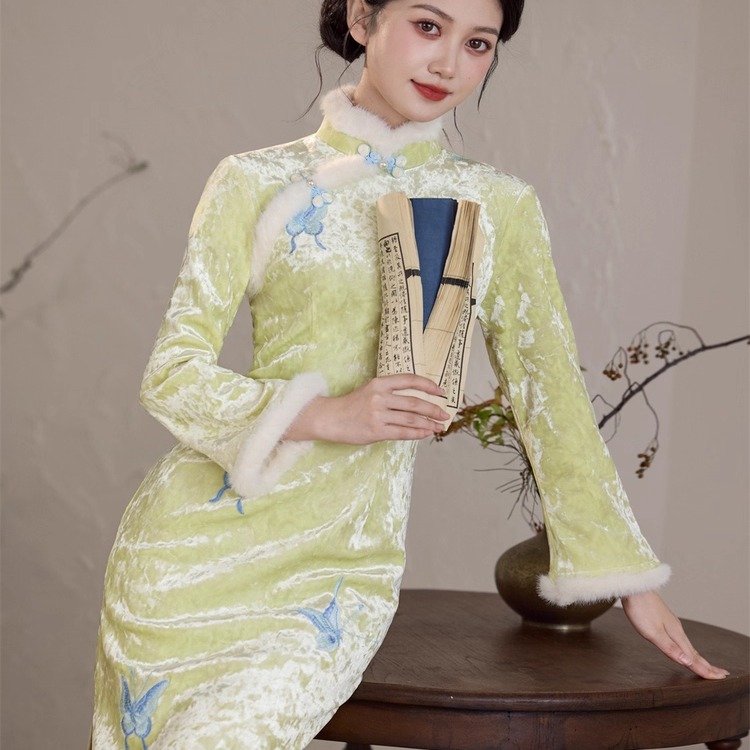 刺绣黄色加绒加厚冬装国风中式长袖旗袍2025新款年轻款女复古秋冬