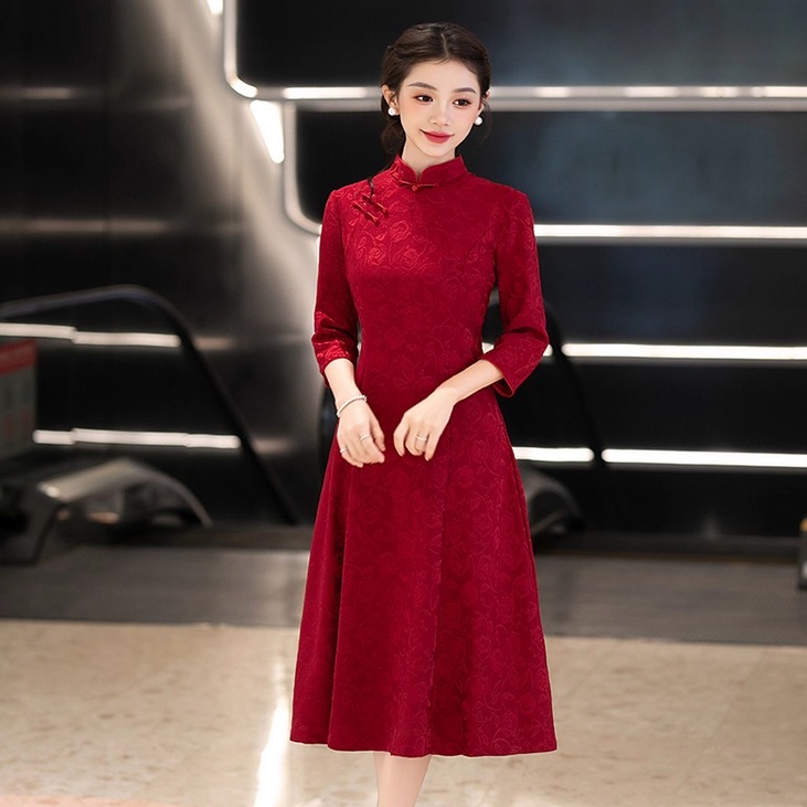 红色连衣裙2025夏秋季新款气质收腰显瘦敬酒年轻妈妈修身回娘家服