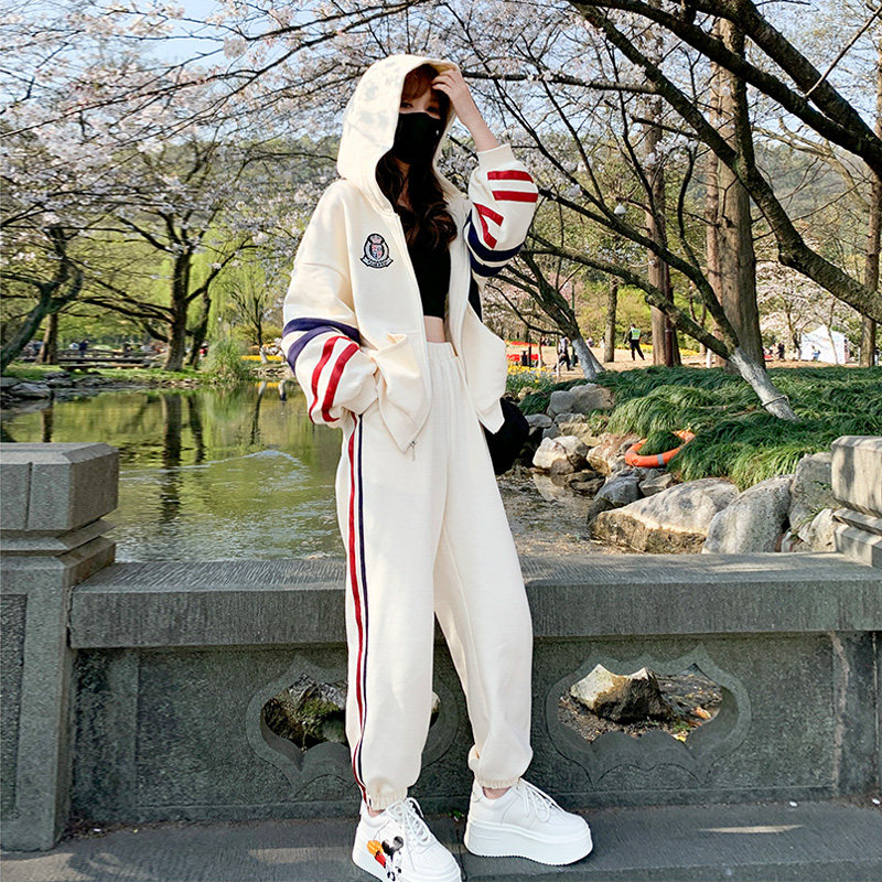 여성을 위한 캐주얼 스포츠 정장 봄 가을 2024 새로운 스타일의 패셔너블하고 연령을 줄이는 슬리밍 스웨트 셔츠 러닝 투피스 트렌디 세트