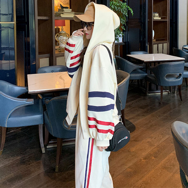 여성을 위한 캐주얼 스포츠 정장 봄 가을 2024 새로운 스타일의 패셔너블하고 연령을 줄이는 슬리밍 스웨트 셔츠 러닝 투피스 트렌디 세트