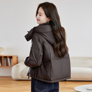 今年流行的免洗PU皮羽绒服女冬季新款短款高级感加绒加厚保暖外套