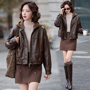女士小个子连帽皮衣女2025年秋冬季新款短款加绒PU皮夹克外套宽松
