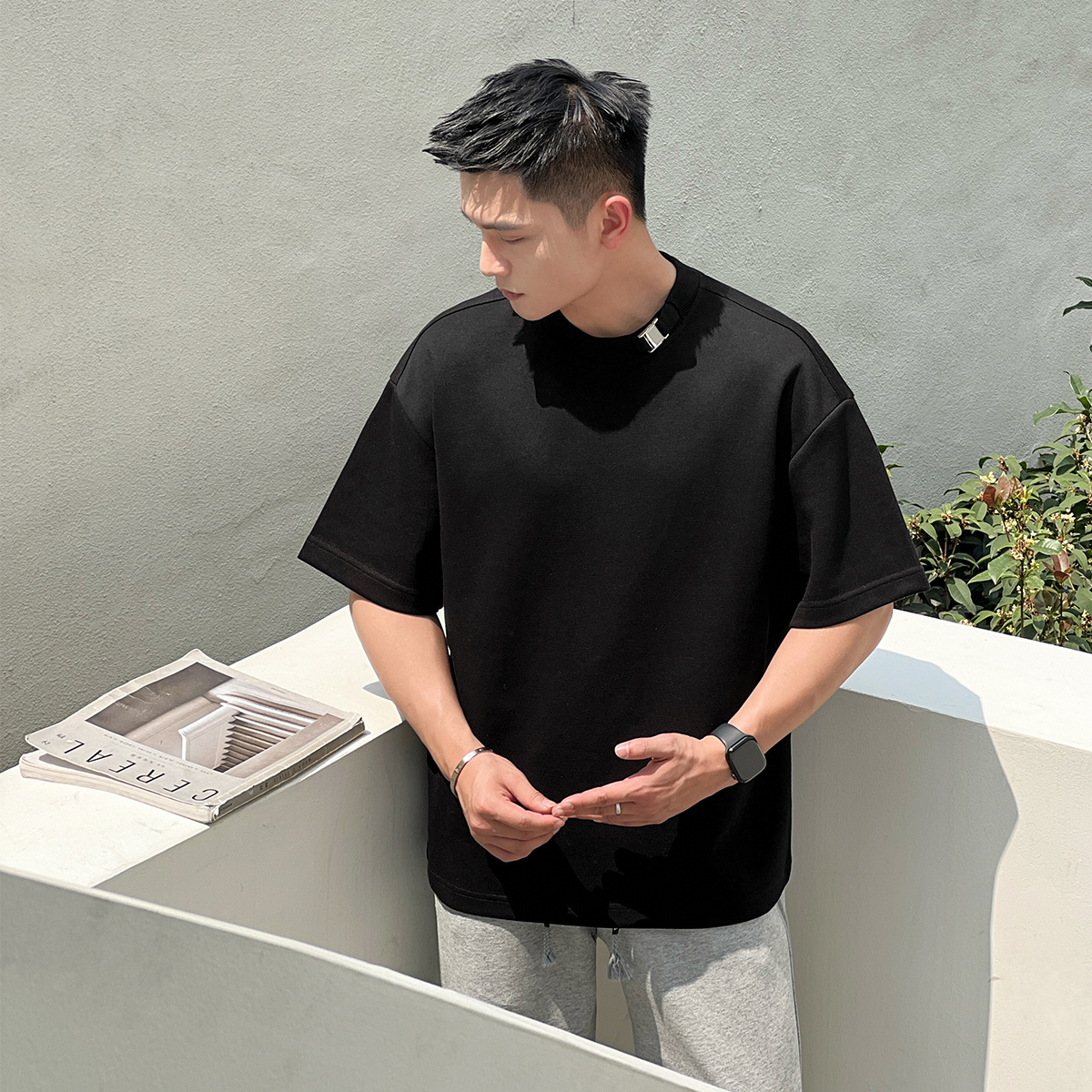 二十二号穿搭【法国设计师】高级感金属插扣空气层男士T恤短袖男