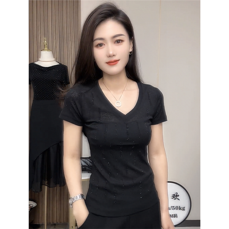 今年流行V领薄款微透烫钻短袖T恤女夏季新款修身显瘦洋气百搭上衣