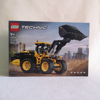 乐高科技沃尔沃L120电动装载机