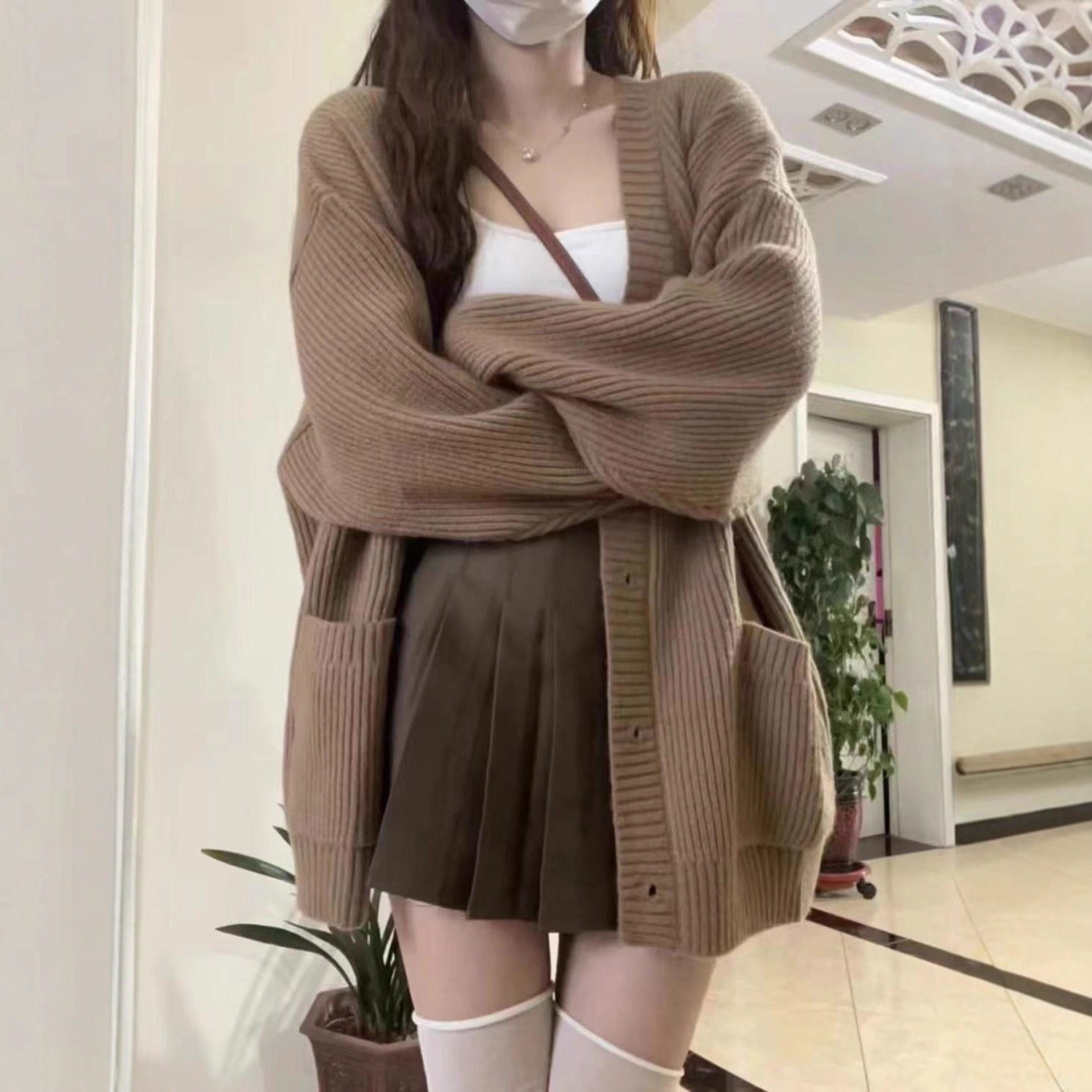 韩系甜美慵懒风V领加厚保暖毛衣开衫外套女学生秋冬新款宽松针织