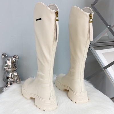 白色长靴后拉链瘦瘦靴