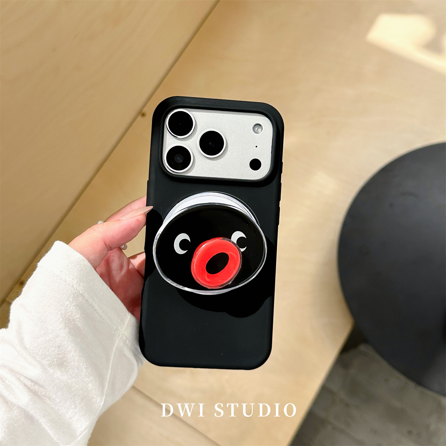 可爱转转企鹅磁吸支架手机壳