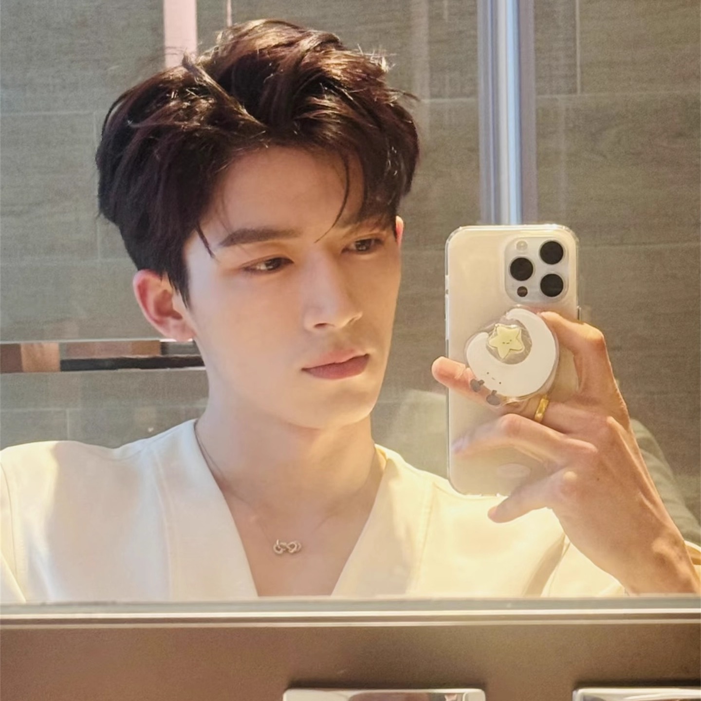 明星王星越同款月亮磁吸手机壳