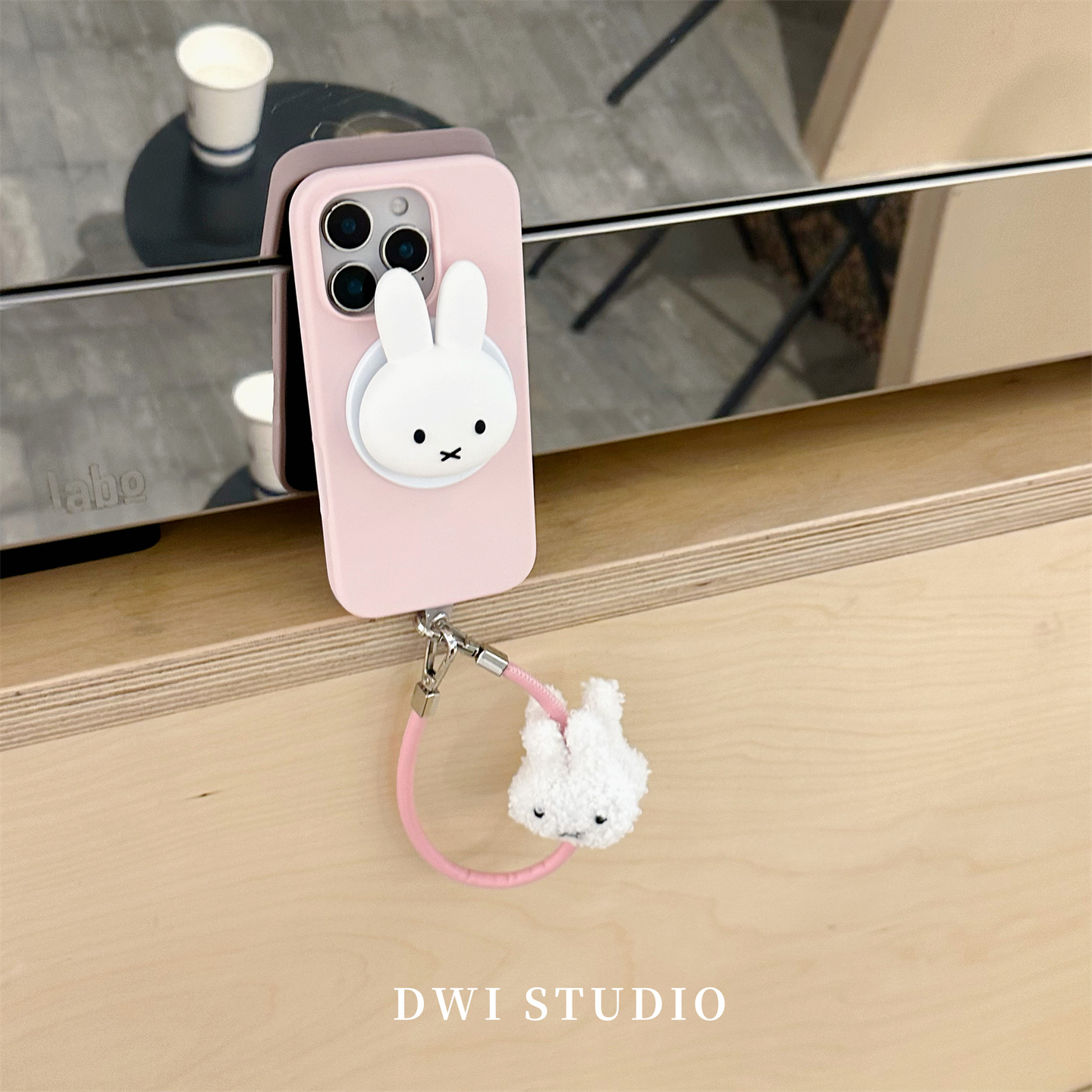 可爱粉色米菲兔磁吸挂绳手机壳