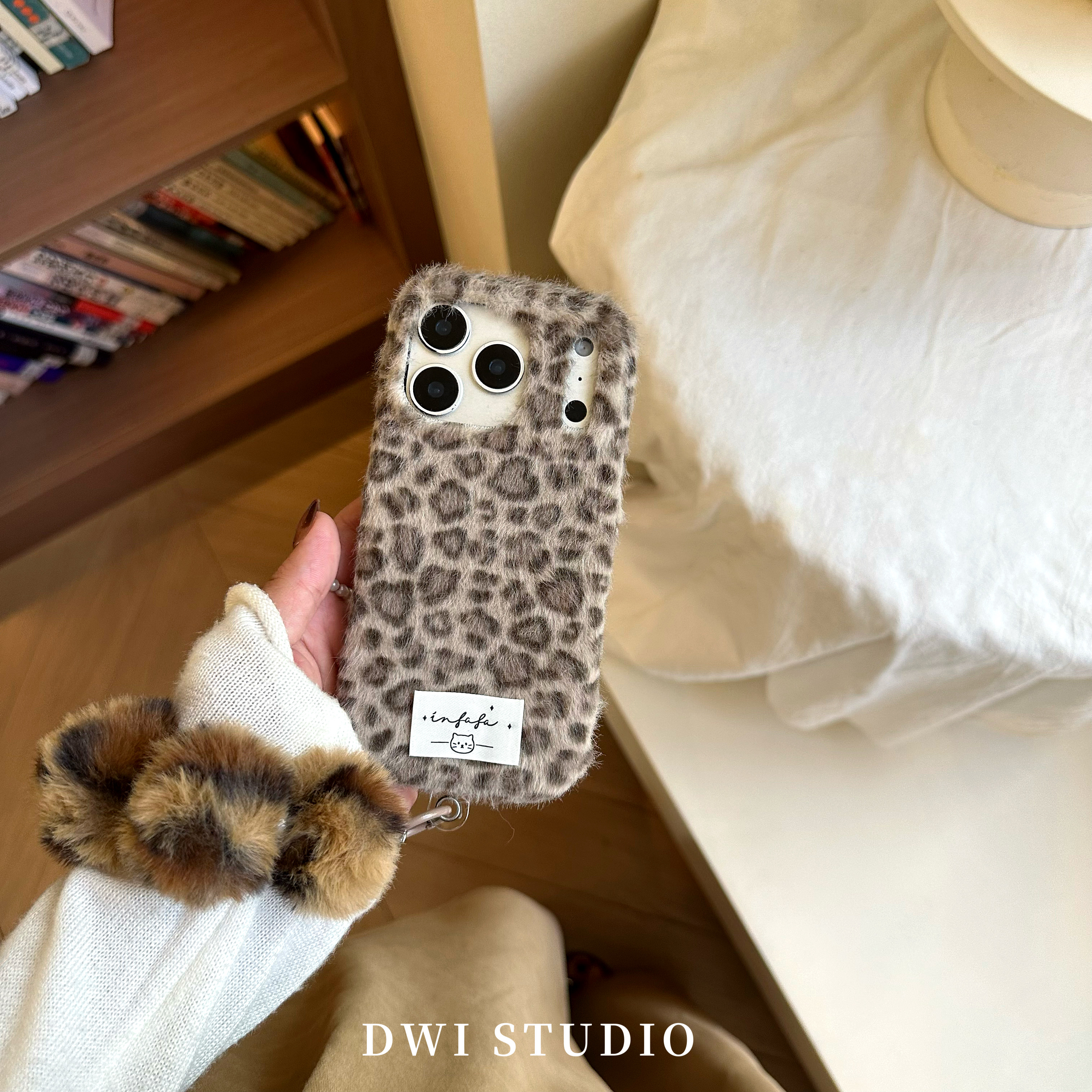 秋冬豹纹毛绒挂绳手机壳