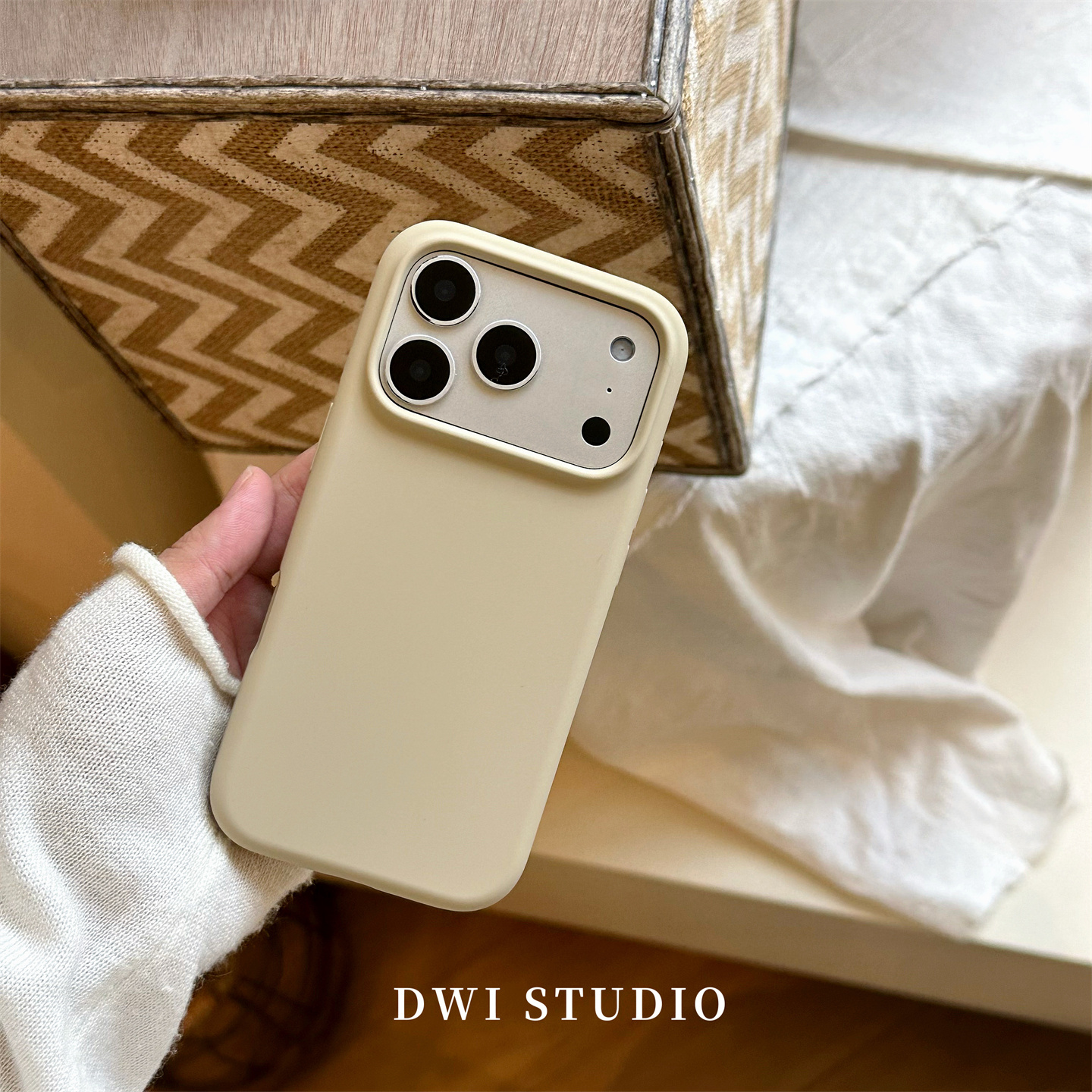 高品质高级感秋冬奶咖色手机壳