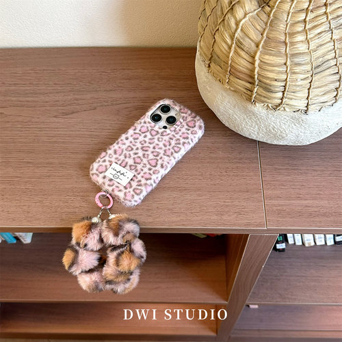 秋冬粉豹纹毛绒挂绳手机壳