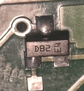 DB2 汽车电脑板贴片小信号三极管 D82 全新3脚