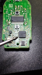 ATA5833 适用宝马奔驰汽车遥控器易损芯片