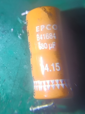 40v 680uf B41684-S7687-T3 方向机电脑板2脚电容