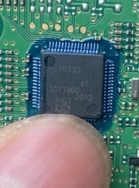 10133 R7F701033 汽车电脑板CPU芯片 拆车件