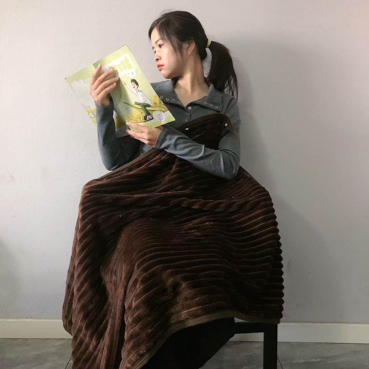 法兰绒午睡盖腿披肩毛毯带暗扣