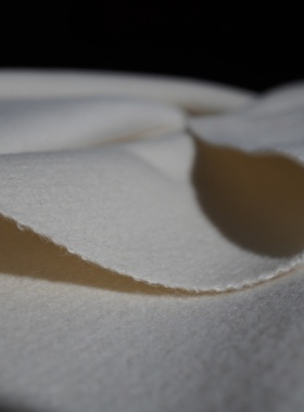 71号康平纳米白色精纺羊绒 550g/3m 厚 50%羊绒50%羊毛 贴身可穿