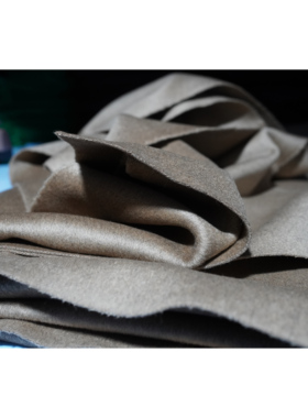 51号黄绿色双面羊绒 840g/2.5m 50%羊绒40%精细羊毛10%桑蚕丝