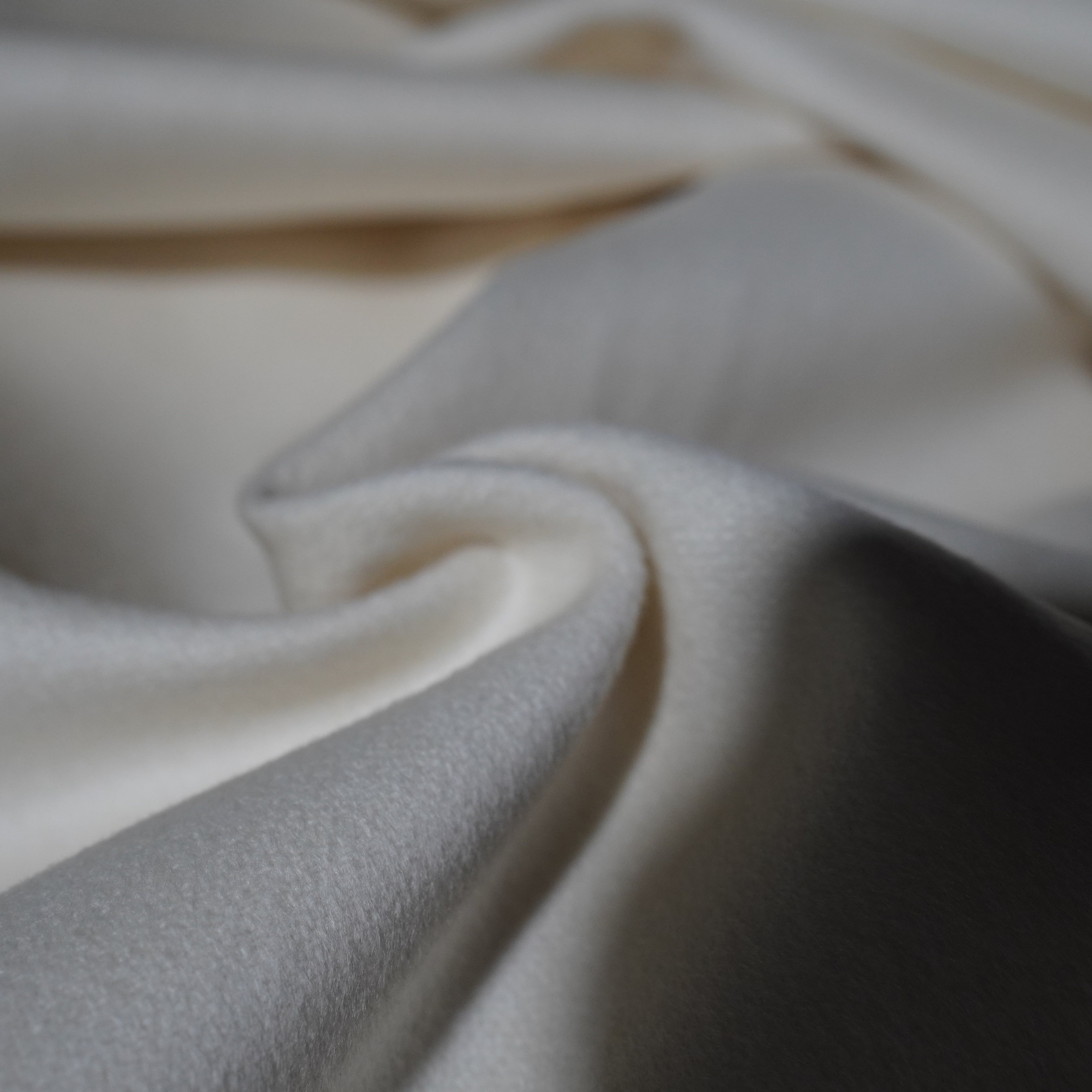 康家米白单面精纺羊绒布料550g