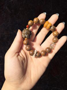 18乘20m柬埔寨沉香木九尾狐配花香12m圆珠沉香木手串手链