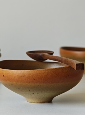诺裔家 日式器 侘寂风格山鸠色粉引高温窑烧马蹄金元宝碗菜碗饭碗