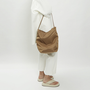 Ryanj美式 百搭单肩包通勤日系简约 小众设计感水桶包尼龙博主同款