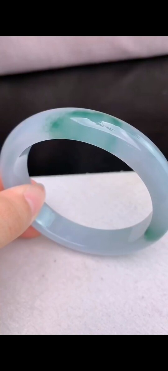 天然翡翠a货老坑糯冰种春带彩宽边版女士玉手镯子圈口56超值精品