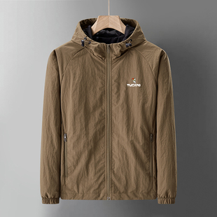 啄木鸟秋冬季夹克男士连帽薄款防风防水加绒冲锋衣外套工装上衣男